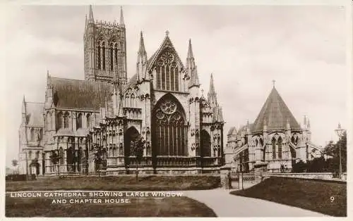 PC69726 Lincoln Cathedral mit großem Fenster und Kapitelhaus. Excel. RP