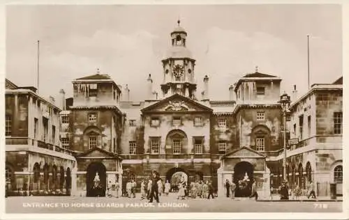 PC71256 Eingang zur Parade der Pferdewächter. London. RP. 1954