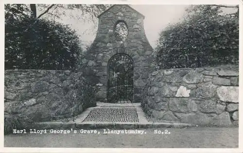 PC69292 Earl Lloyd Georges Grave. Llanystumdwy. Nr. 2. 1960