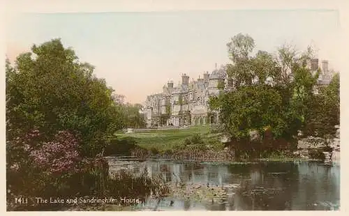 PC70097 The Lake and Sandringham House. H. Beschichtungen. RP