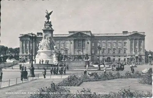 PC68242 Buckingham Palace und Queen Victoria Memorial. London. 1960