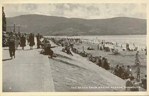 PC69739 Der Strand von Marine Parade. Barmouth. 1956