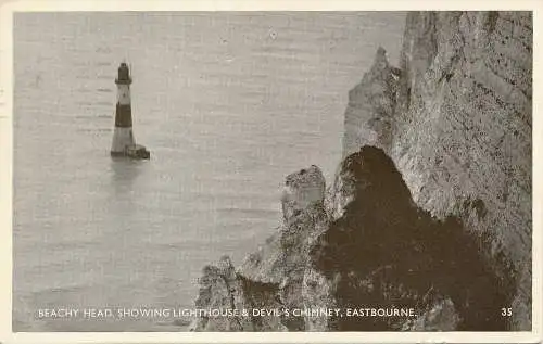 PC71720 Strandkopf. Leuchtturm und Teufelsschornstein. Eastbourne. 1954