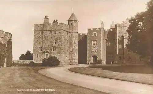 PC72447 Eingang zum Dunster Castle. J.G. Edmunds. Valentinstag. RP