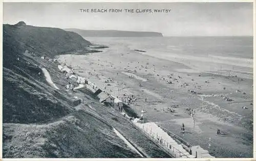 PC73922 Der Strand von den Klippen. Whitby. Dennis