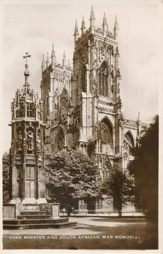 PC73592 York Minster und South African War Memorial. Excel. RP