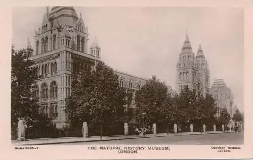 PC73524 Das Naturhistorische Museum. London. Davidson Bros. RP