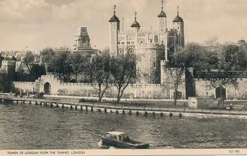 PC73405 Tower of London von der Themse. London. Jarrold