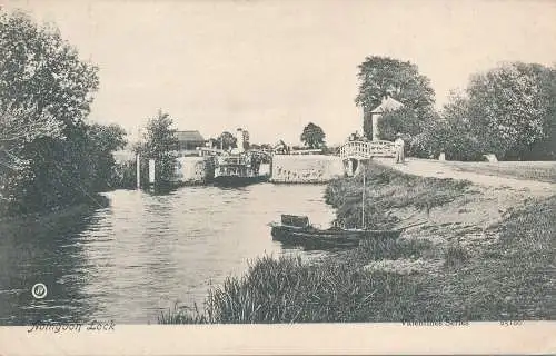 PC74651 Abingdon unterhalb der Brücke und St. Helens Kirche von der Brücke. Foto