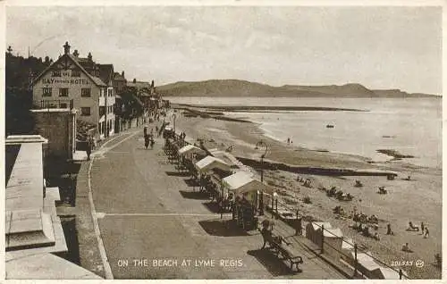 PC74274 Am Strand von Lyme Regis. Valentinstag. Foto braun. Nr. 206553. 1938