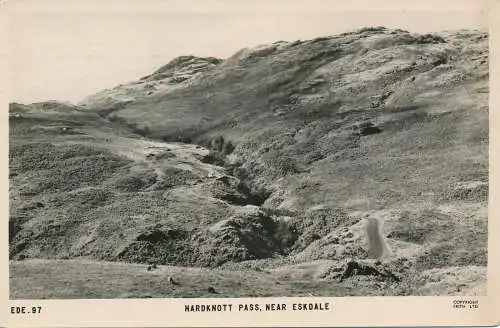 PC75044 Hardknott Pass in der Nähe von Eskdale. Frith. 1965