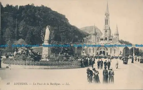 R030372 Lourdes. Der Platz der Basilika. LL. Nr. 88