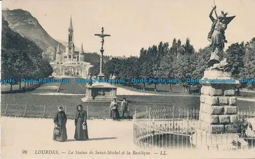 R030380 Lourdes. Die Statue des Heiligen Michael und die Basilika. LL. Nr. 96