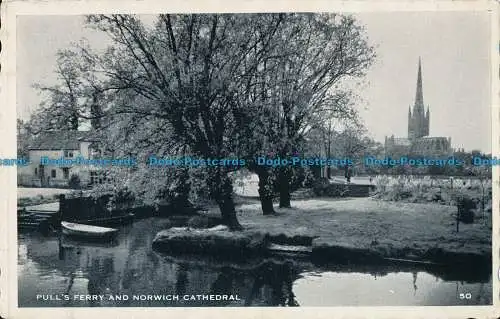 R031272 zieht Fähre und Norwich Cathedral. 1972