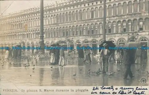 R032267 Venedig. Auf dem Markusplatz bei Regen. 1910