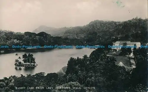 R032398 Kandy Lake von Lady Hortons Walk. Ceylon. Teller. Nr. 35. B. Hopkins