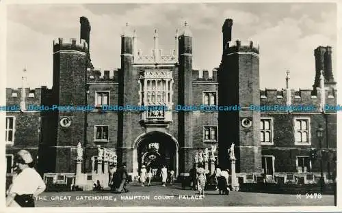 R032863 Das große Torhaus. Hampton Court Palace. Valentinstag. RP. 1956