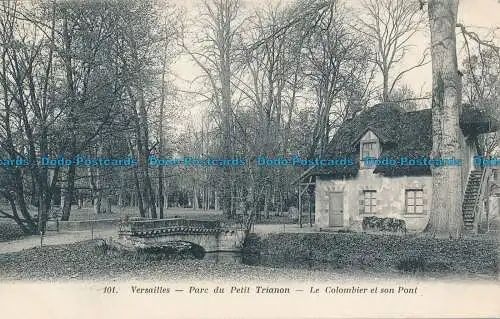 R034912 Versailles. Parc du Petit Trianon. Der Taubenstock und seine Brücke. Nr. 101