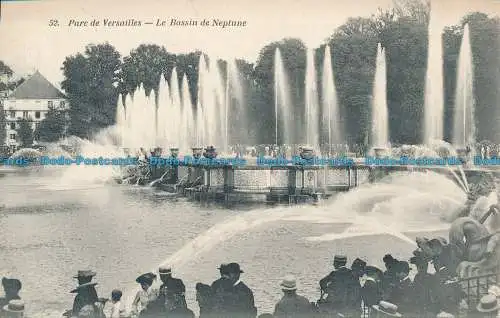 R034943 Parc de Versailles. Das Neptunbecken. Hummeln und Mäher