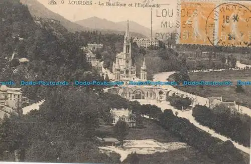 R035659 Lourdes. Die Basilika und die Esplanade. Nr. 9. 1924