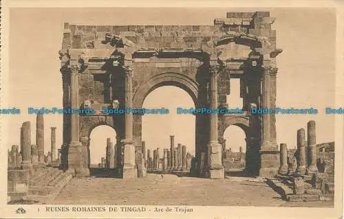 R035750 Römische Ruinen von Timgad. Trajansbogen