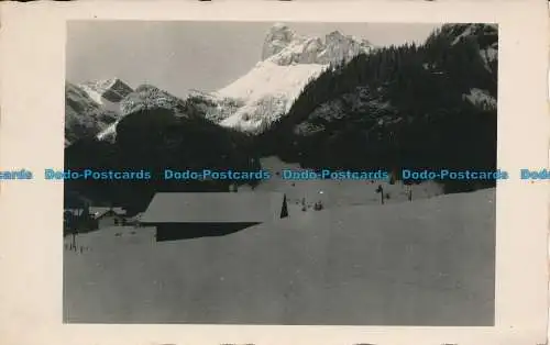 R035895 alte Postkarte. Winterszene. Schnee und Berge