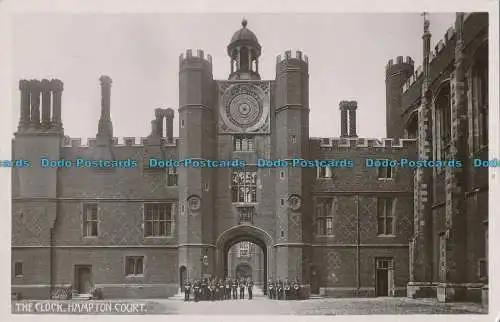 R000493 Die Uhr. Hampton Court. Nelson