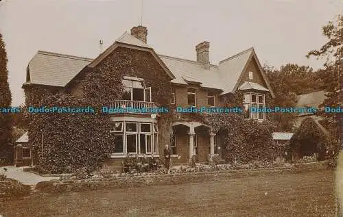 R000886 alte Postkarte. Haus und Garten