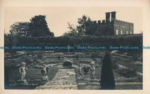 R001431 alte Postkarte. Haus und schöner Garten