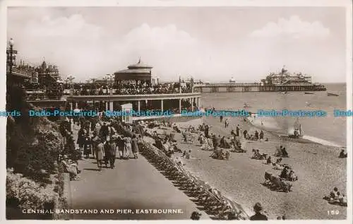 R001372 zentraler Bandständer und Pier. Eastbourne. Excel. RP. 1947