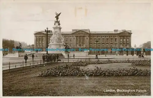 R002758 London. Buckingham Palace. RP