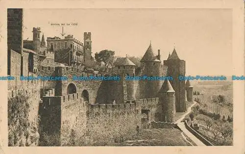 R012335 La Cite de Carcassonne. Verteidigung der Porte d Aude. L. Hotel de la Cite