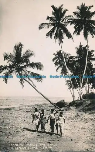 R012787 Tramping über den Sand. Eine Szene am Meer. Ceylon. Teller. Nr. 61. B. Hop