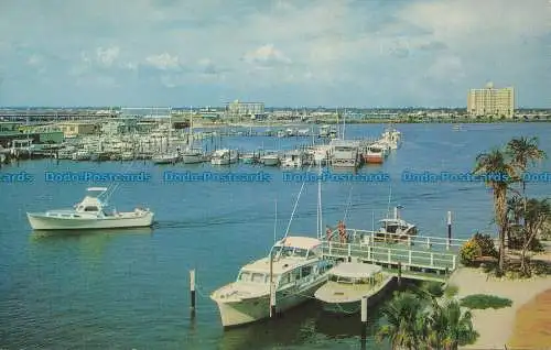 R036390 Der Yachthafen und das Yachtbecken am Clearwater Beach. Florida. Ward Beckett