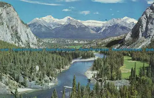 R036507 Kanadische Rocky Mountains. Das Bow Valley und der Bow River. 1969