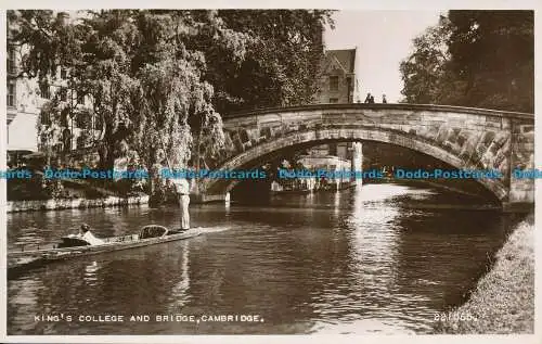 R036700 Kings College und Brücke. Cambridge. Valentinstag. RP