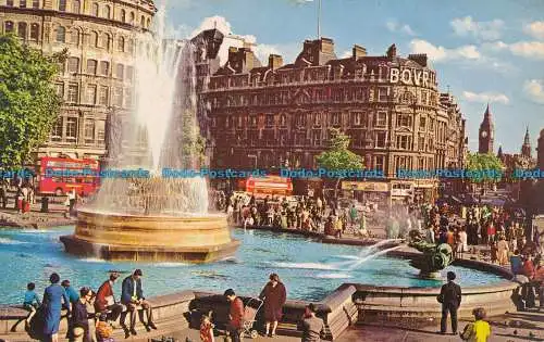 R048274 Trafalgar Square. Whitehall und Big Ben. London. 1971