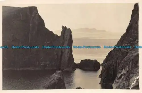 R062161 Alte Postkarte. Klippen und Meer