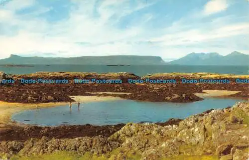 R063366 Die Inseln Eigg und Rum aus der Bucht von Arisaig