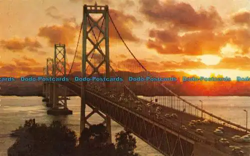 R063468 San Francisco Oakland Bay Bridge bei Sonnenuntergang. Die graue Linie. 1973