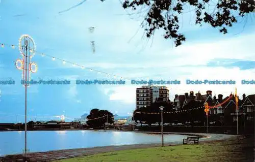 R063035 Der Kanusee und der South Parade Pier. Nachts. Südsee. 1995