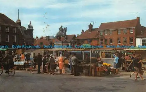 R064346 Der Marktplatz. Petersfield