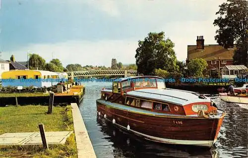 R063842 Die Norfolk Broads. River Waveney in Beckles. Suffolk