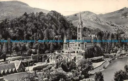 R065251 Lourdes. Die Basilika und die Gave. 1958