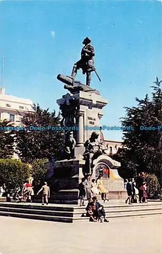 R072582 Denkmal für Hernando von Magellan. Plaza Munoz Gamero. Punta Arenas. Ch