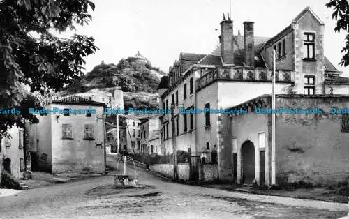 R075743 Nonetten. Puy de Dome. Der Platz und das Schloss. J. Cellard