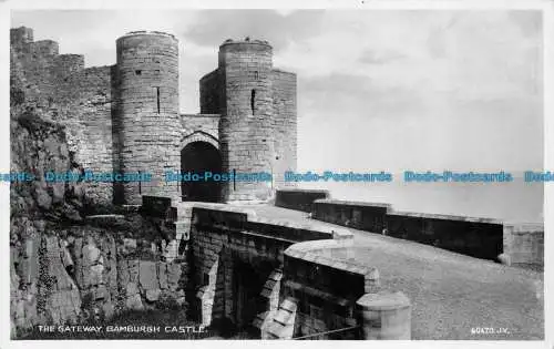 R078225 Das Tor. Bamburgh Castle. Valentinstag. RP. James McDougle