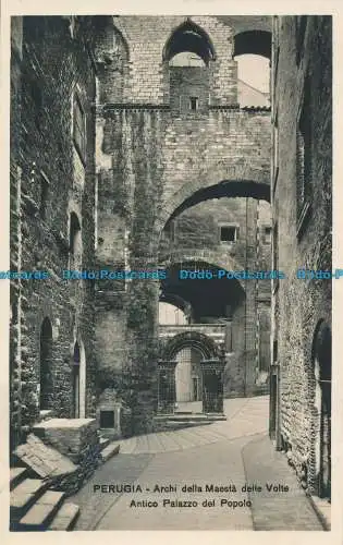 R078540 Perugia. Bögen der Majestät der Gesichter Alter Palast des Volkes. Ettor