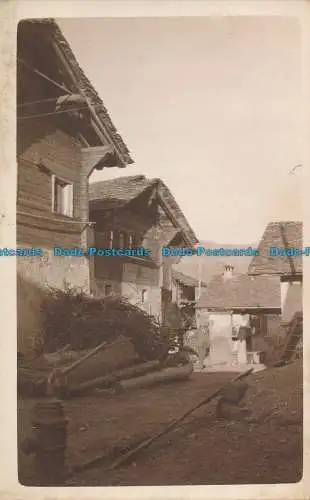 R078927 Alte Postkarte. Häuser und Straße. B. Hopkins