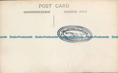 R078927 Alte Postkarte. Häuser und Straße. B. Hopkins